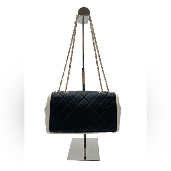 ✨$3899✨ Chanel Quilted Graphic Flap Bag - Picture 3 of 8